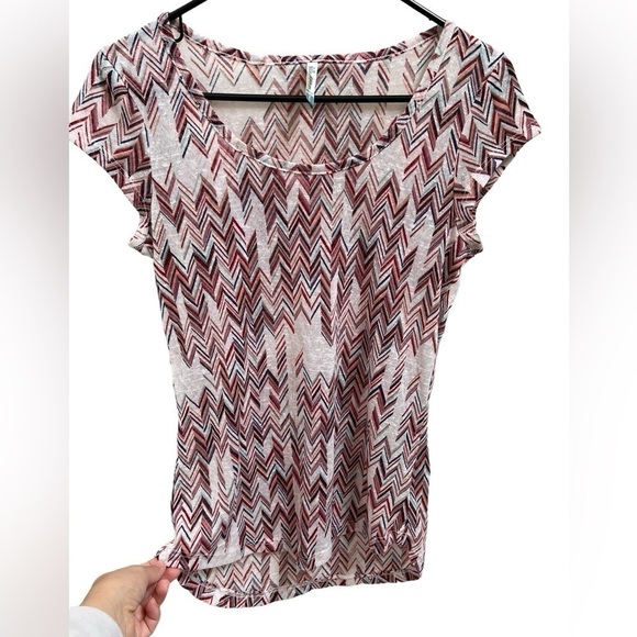 Wallflower Tops - Wallflower womens mulitcolor chevron shirt Size Large